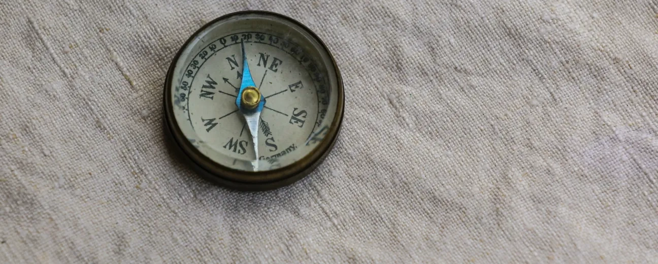 round analog watch
