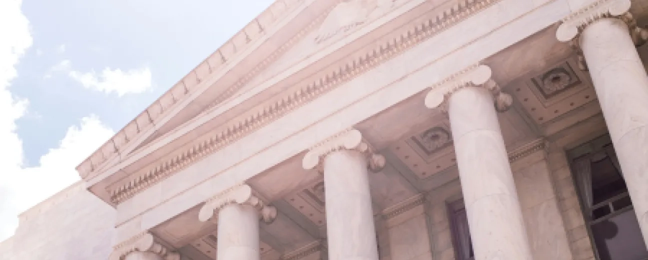 Image of a government building (greek style building)